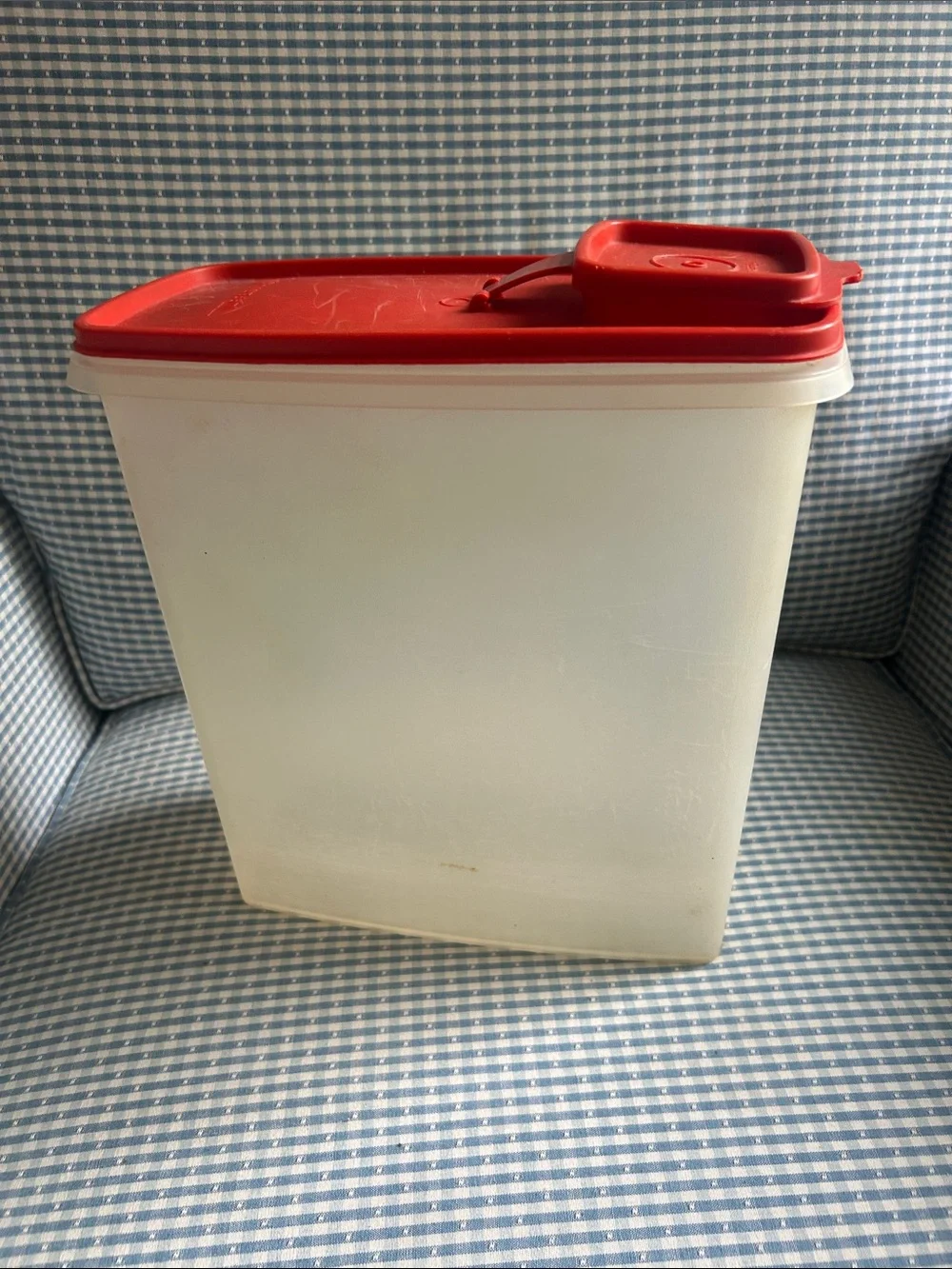 Vintage Tupperware, cereal keeper